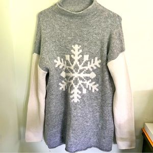 Cupcakes and Cashmere Snowflake Sweater Sz Medium